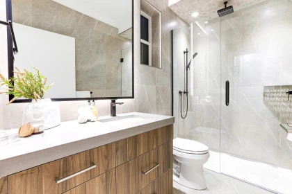 Primary Bathroom Photo of 1 944 E 13 Avenue, Vancouver, BC