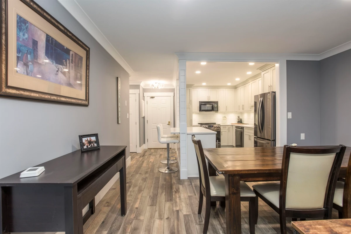Family Room Photo of 507 1350 Vidal Street, White Rock, BC