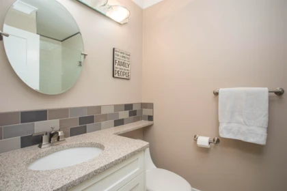 Entry Foyer Photo of 507 1350 Vidal Street, White Rock, BC