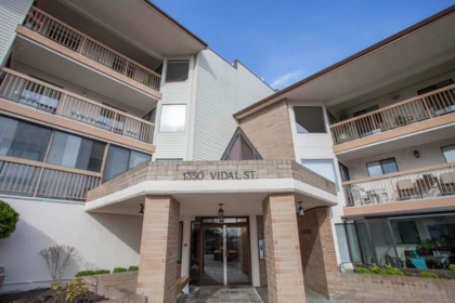Swimming Pool Photo of 507 1350 Vidal Street, White Rock, BC
