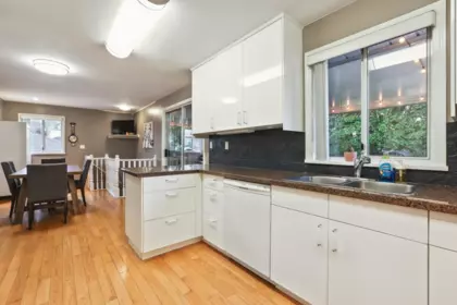 Kitchen Island Photo of 3778 Nithsdale Street, Burnaby, BC