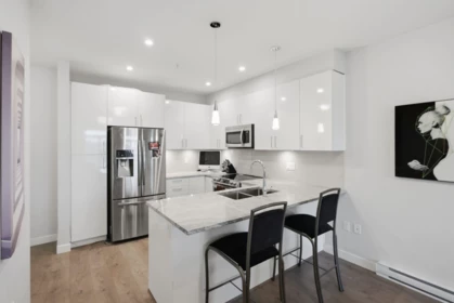 Kitchen Island Photo of 301 45562 Airport Road, Chilliwack, BC