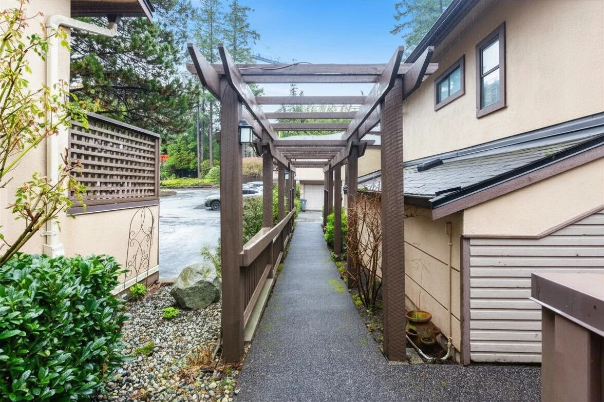 Family Room Photo of 104 12745 16 Avenue, Surrey, BC