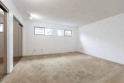 Swimming Pool Photo of 104 12745 16 Avenue, Surrey, BC