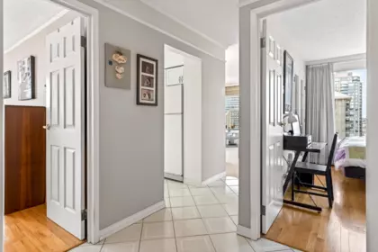Entry Foyer Photo of 1608 2041 Bellwood Avenue, Burnaby, BC