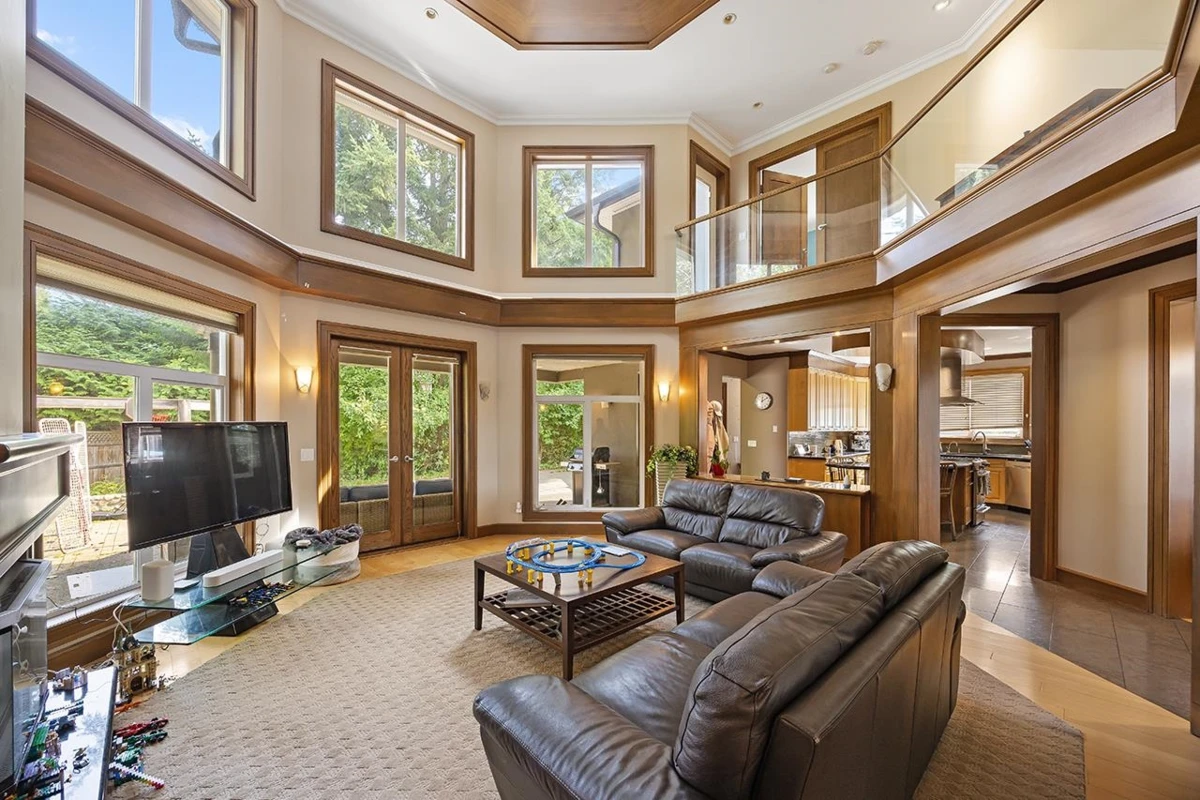 Dining Area Photo of 3582 Edgemont Boulevard, North Vancouver, BC