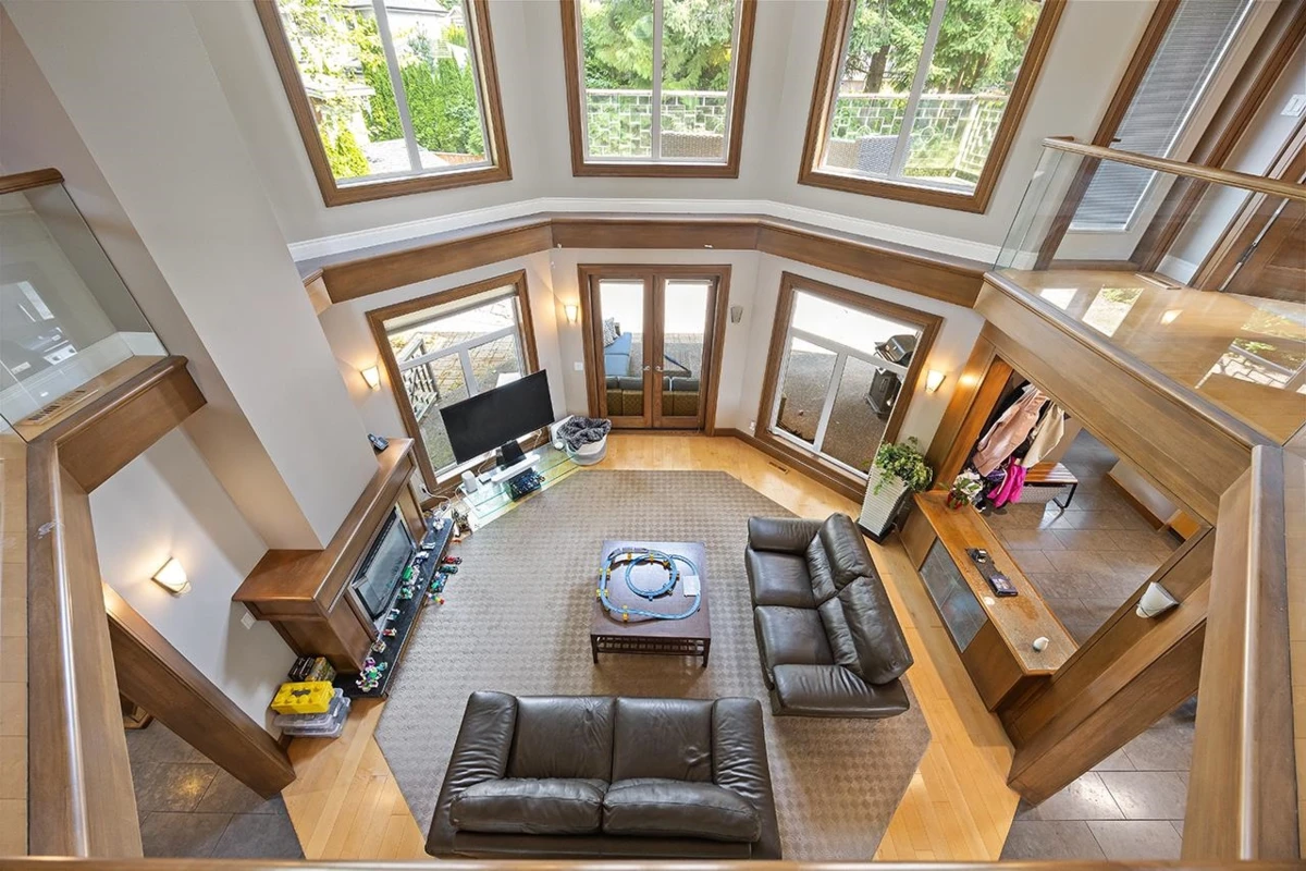 Living Room Photo of 3582 Edgemont Boulevard, North Vancouver, BC