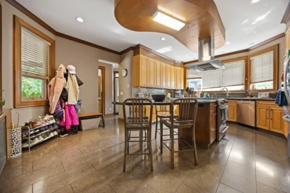 Entry Foyer Photo of 3582 Edgemont Boulevard, North Vancouver, BC