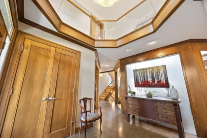 Kitchen Island Photo of 3582 Edgemont Boulevard, North Vancouver, BC