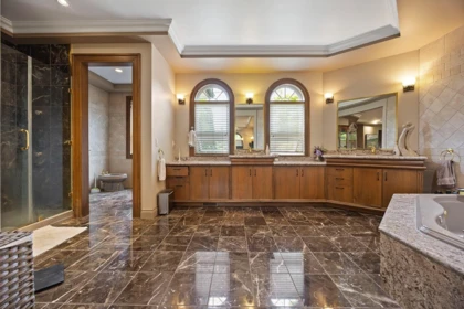 Powder Room Photo of 3582 Edgemont Boulevard, North Vancouver, BC