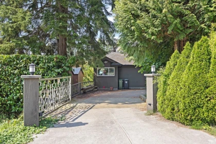 Walk-In Closet Photo of 3582 Edgemont Boulevard, North Vancouver, BC