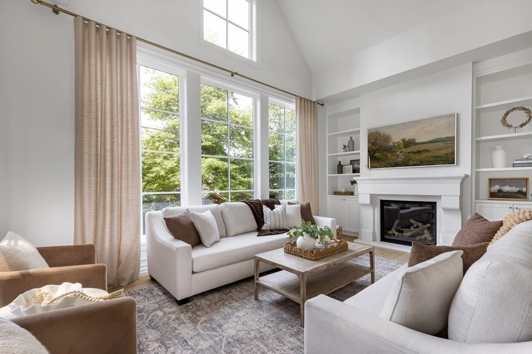 Family Room Photo of 1688 127 Street, Surrey, BC