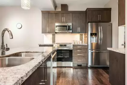 Kitchen Island Photo of 37 35298 Marshall Road, Abbotsford, BC