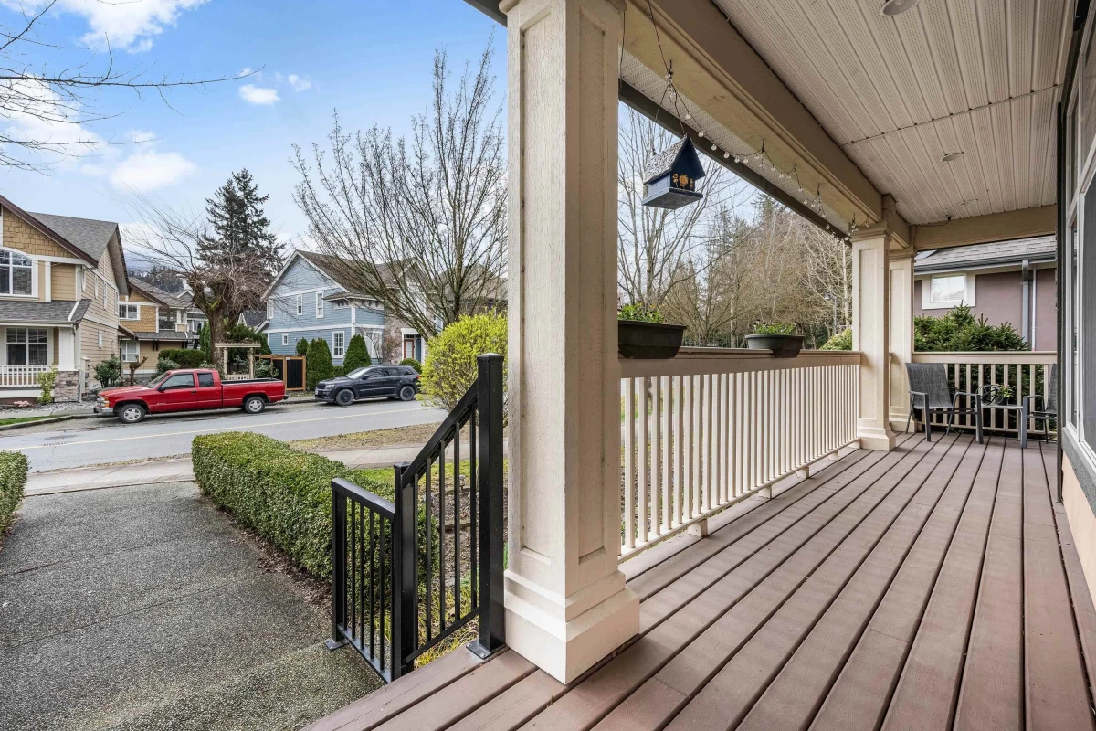 Living Room Photo of 5853 Garrison Boulevard, Chilliwack, BC