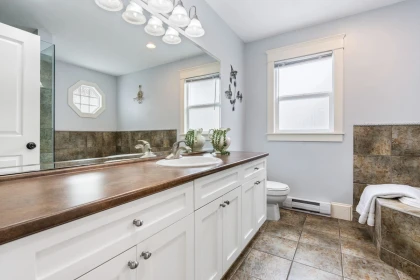 Entry Foyer Photo of 5853 Garrison Boulevard, Chilliwack, BC