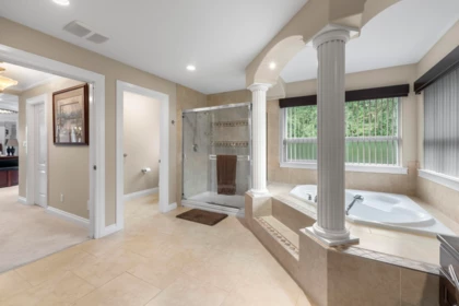 Entry Foyer Photo of 44414 Mclaren Drive, Chilliwack, BC
