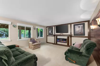 Swimming Pool Photo of 44414 Mclaren Drive, Chilliwack, BC