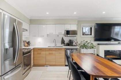Kitchen Island Photo of 3 6511 No. 2 Road, Richmond, BC