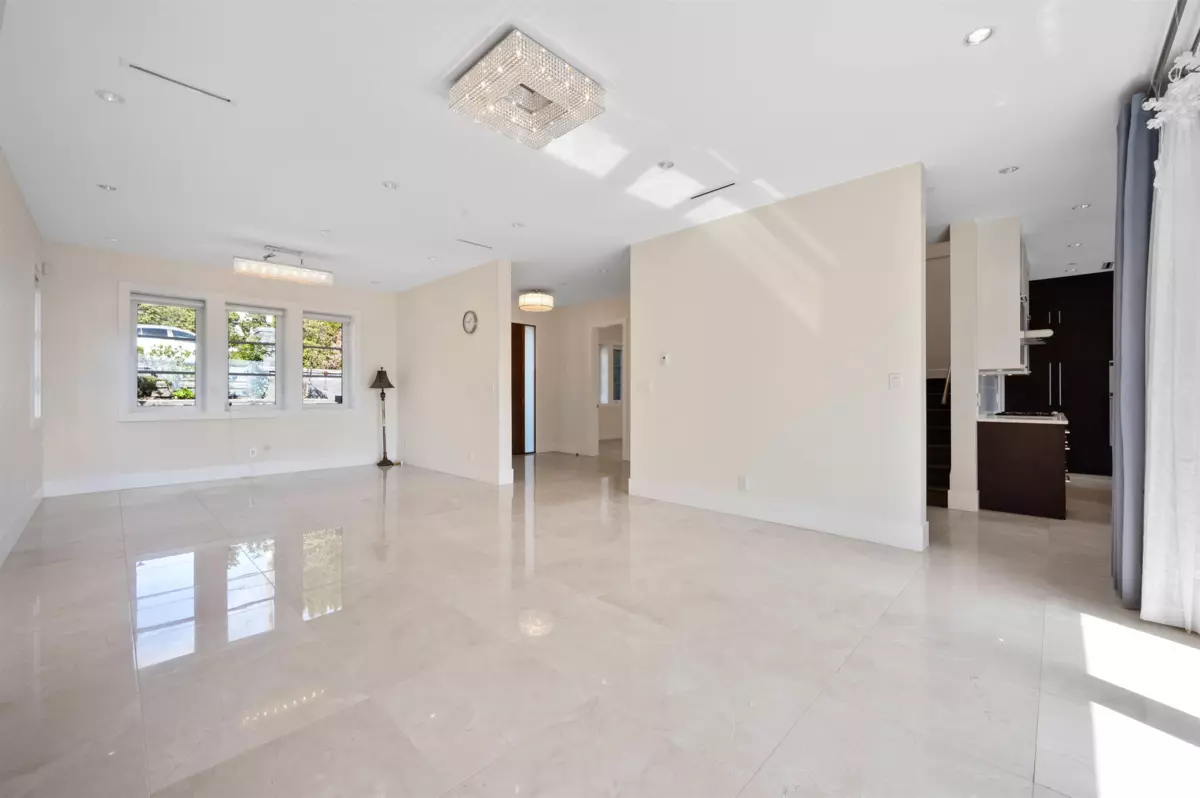 Family Room Photo of 1468 Kings Avenue, West Vancouver, BC