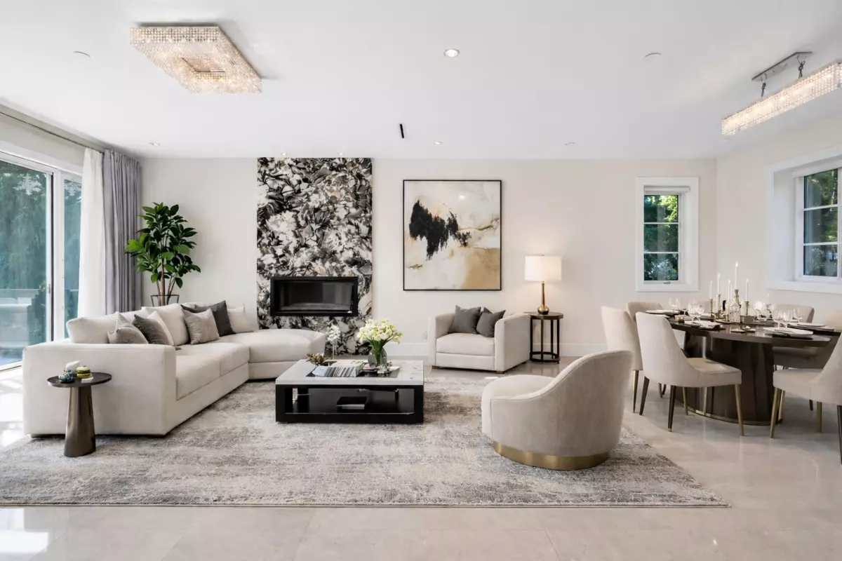 Living Room Photo of 1468 Kings Avenue, West Vancouver, BC