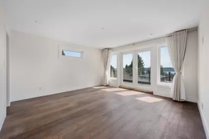 Guest Bathroom Photo of 1468 Kings Avenue, West Vancouver, BC