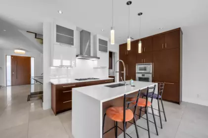 Kitchen Island Photo of 1468 Kings Avenue, West Vancouver, BC
