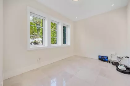 Laundry Room Photo of 1468 Kings Avenue, West Vancouver, BC