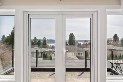 Powder Room Photo of 1468 Kings Avenue, West Vancouver, BC