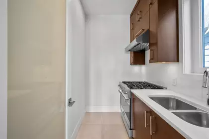 Walk-In Closet Photo of 1468 Kings Avenue, West Vancouver, BC