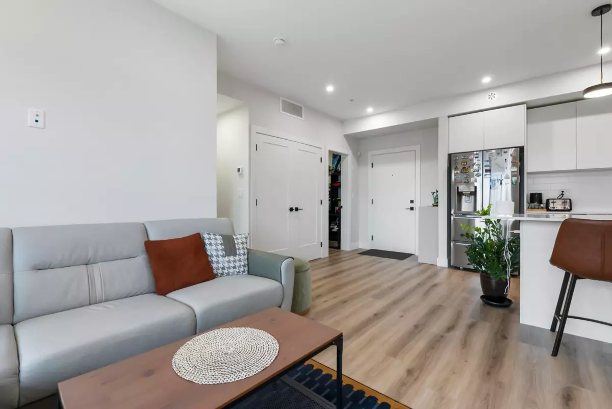 Dining Area Photo of 506 6285 King George Boulevard, Surrey, BC