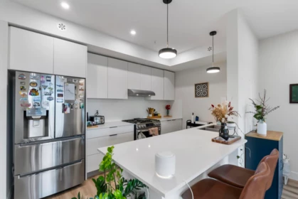 Kitchen Island Photo of 506 6285 King George Boulevard, Surrey, BC