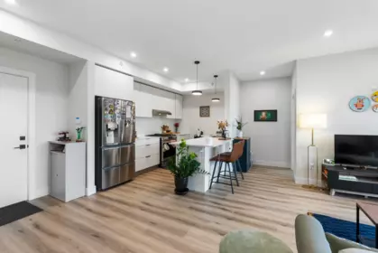 Kitchen Photo of 506 6285 King George Boulevard, Surrey, BC