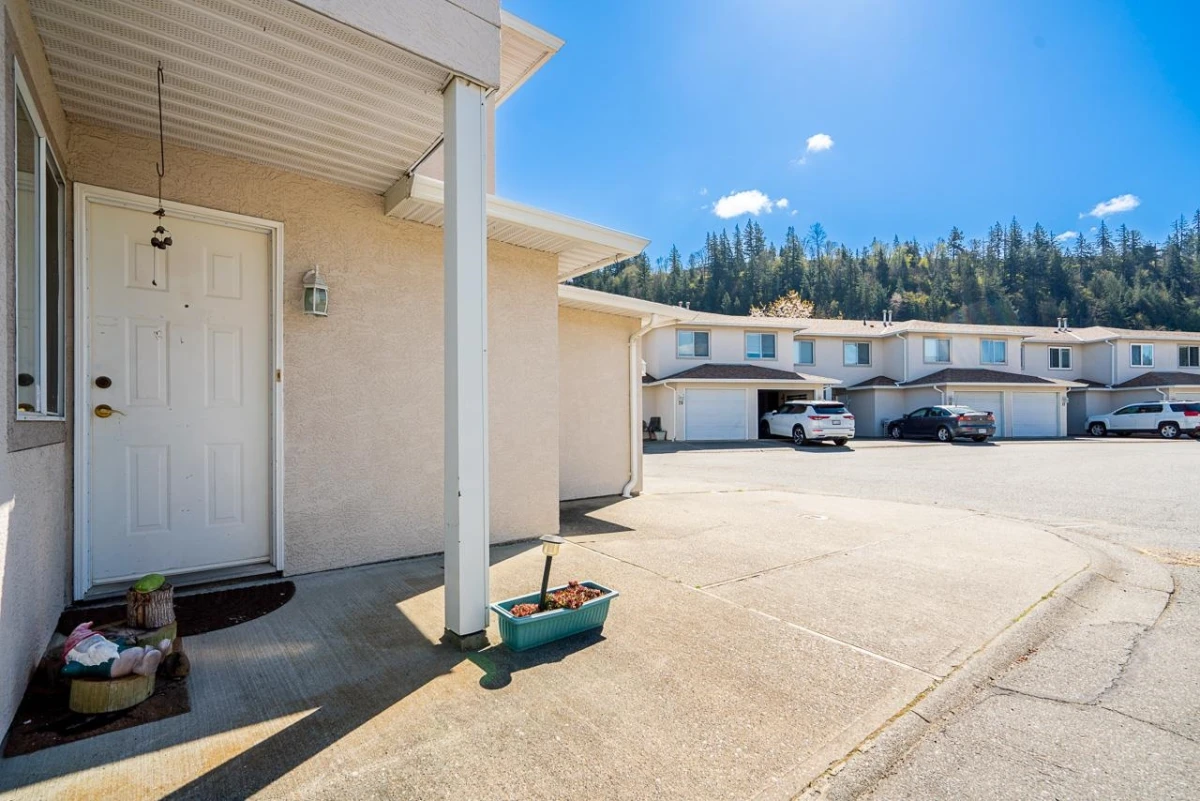 Living Room Photo of 26 5536 Vedder Road, Chilliwack, BC