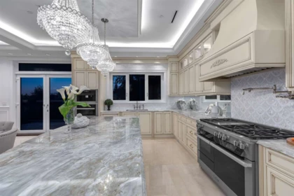 Kitchen Island Photo of 795 Andover Crescent, West Vancouver, BC