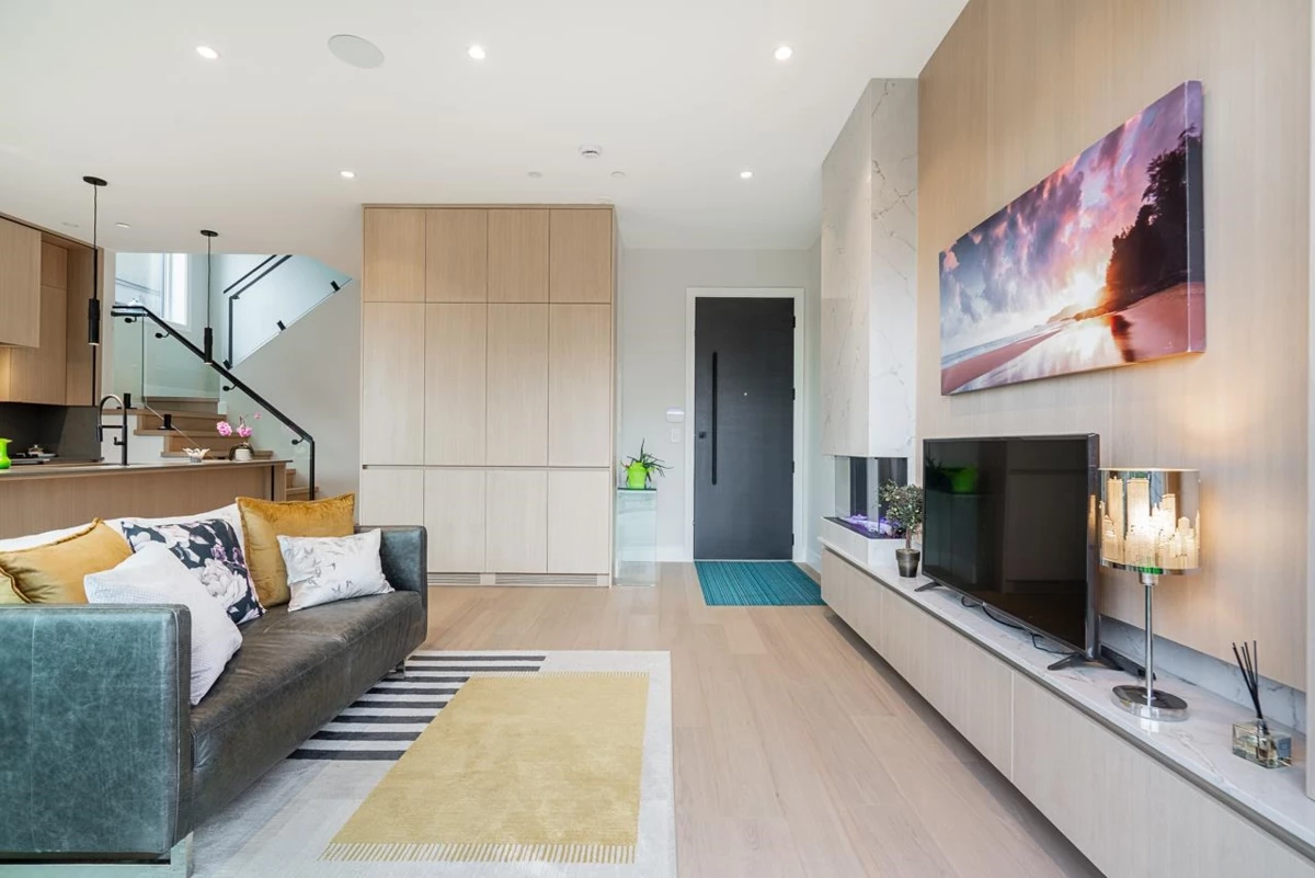 Exterior Rear Photo of 2 3674 Oxford Street, Vancouver, BC
