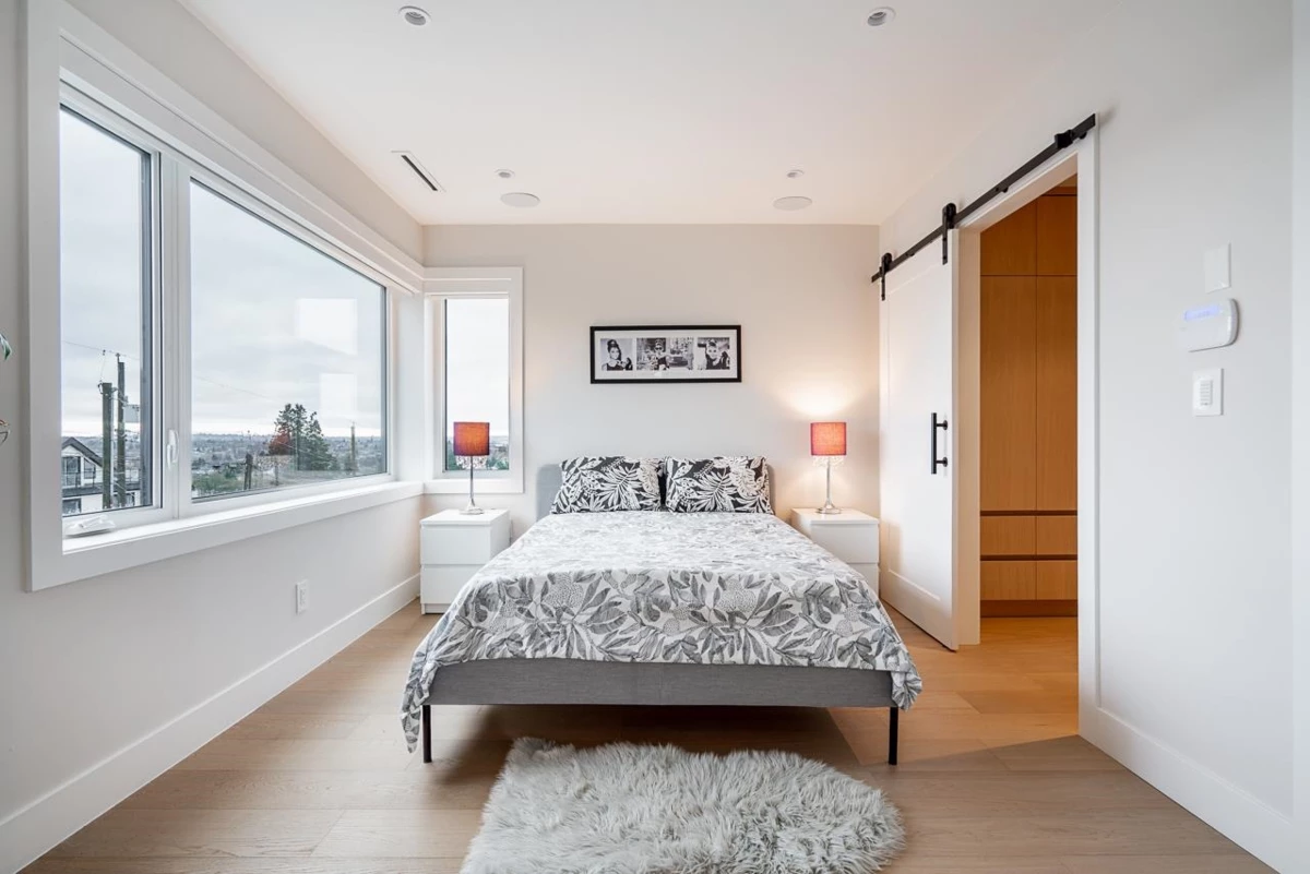 Family Room Photo of 2 3674 Oxford Street, Vancouver, BC