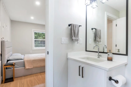 Hallway Photo of 33670 Lincoln Road, Abbotsford, BC