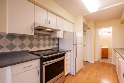 Kitchen Island Photo of 10780 Ryan Road, Richmond, BC