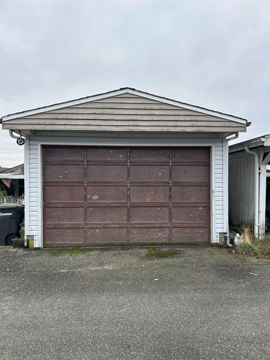 Living Room Photo of 5463 Portland Street, Burnaby, BC