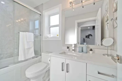 Hallway Photo of 2984 Kitchener Street, Vancouver, BC