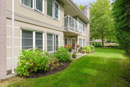 Front Yard Photo of 104 12155 75a Avenue, Surrey, BC