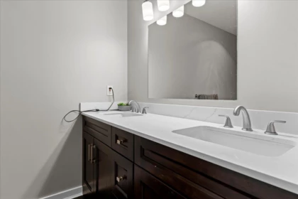 Powder Room Photo of 6279 Silverthorne Road, Chilliwack, BC