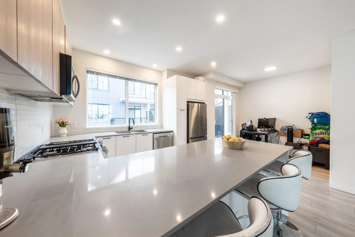 Dining Area Photo of 123 488 Furness Street, New Westminster, BC