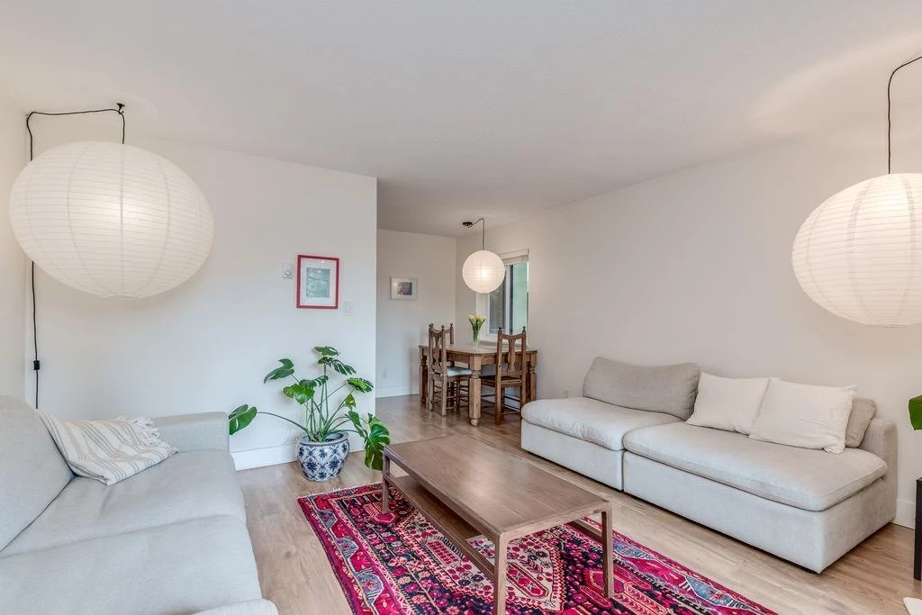 Dining Area Photo of 102 2458 York Avenue, Vancouver, BC