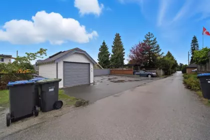 Backyard Photo of 1515 Eighth Avenue, New Westminster, BC
