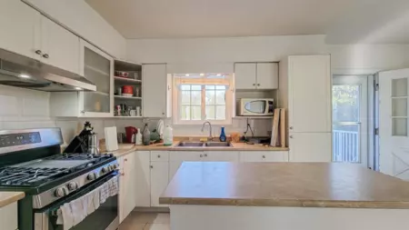 1515 Eighth Avenue, New Westminster, BC, New Westminster — Single Family Residence for sale
