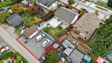Front Yard Photo of 1515 Eighth Avenue, New Westminster, BC