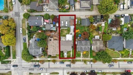 Garden / Landscaping Photo of 1515 Eighth Avenue, New Westminster, BC