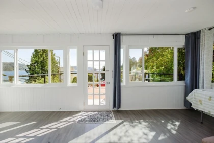 Entry Foyer Photo of 462 Central Avenue, Gibsons, BC