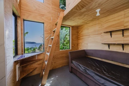 Hot Tub / Spa Photo of 462 Central Avenue, Gibsons, BC